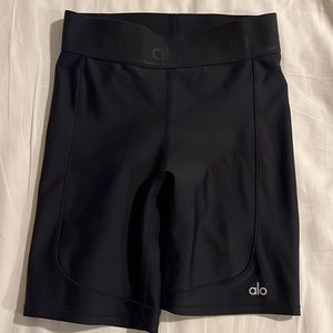Alo yoga shorts with alo band